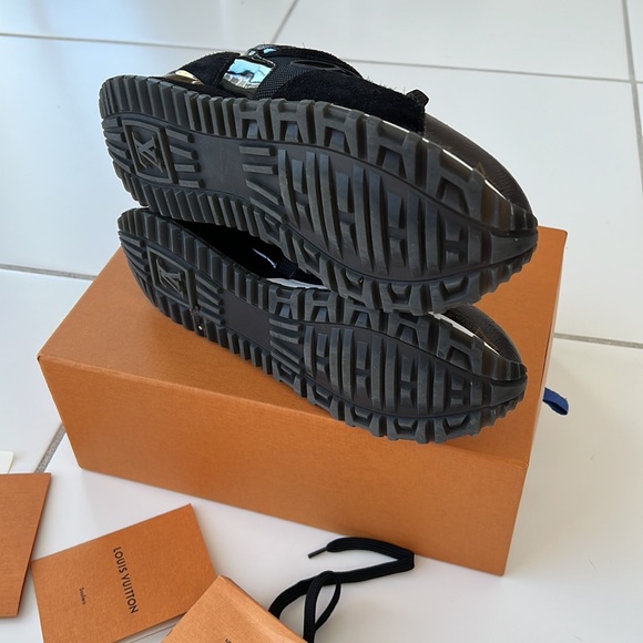 Louis Vuitton RUN AWAY SNEAKER size 39 and 8 USA - Picture 7 of 11